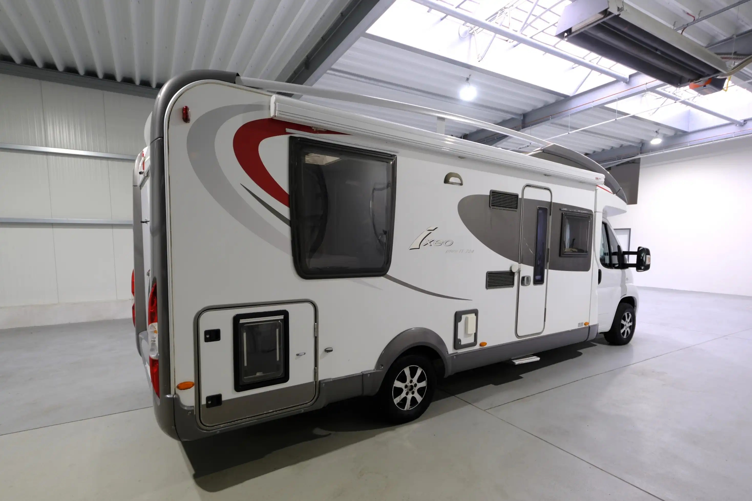 BUERSTNER Ixeo Plus IT 724